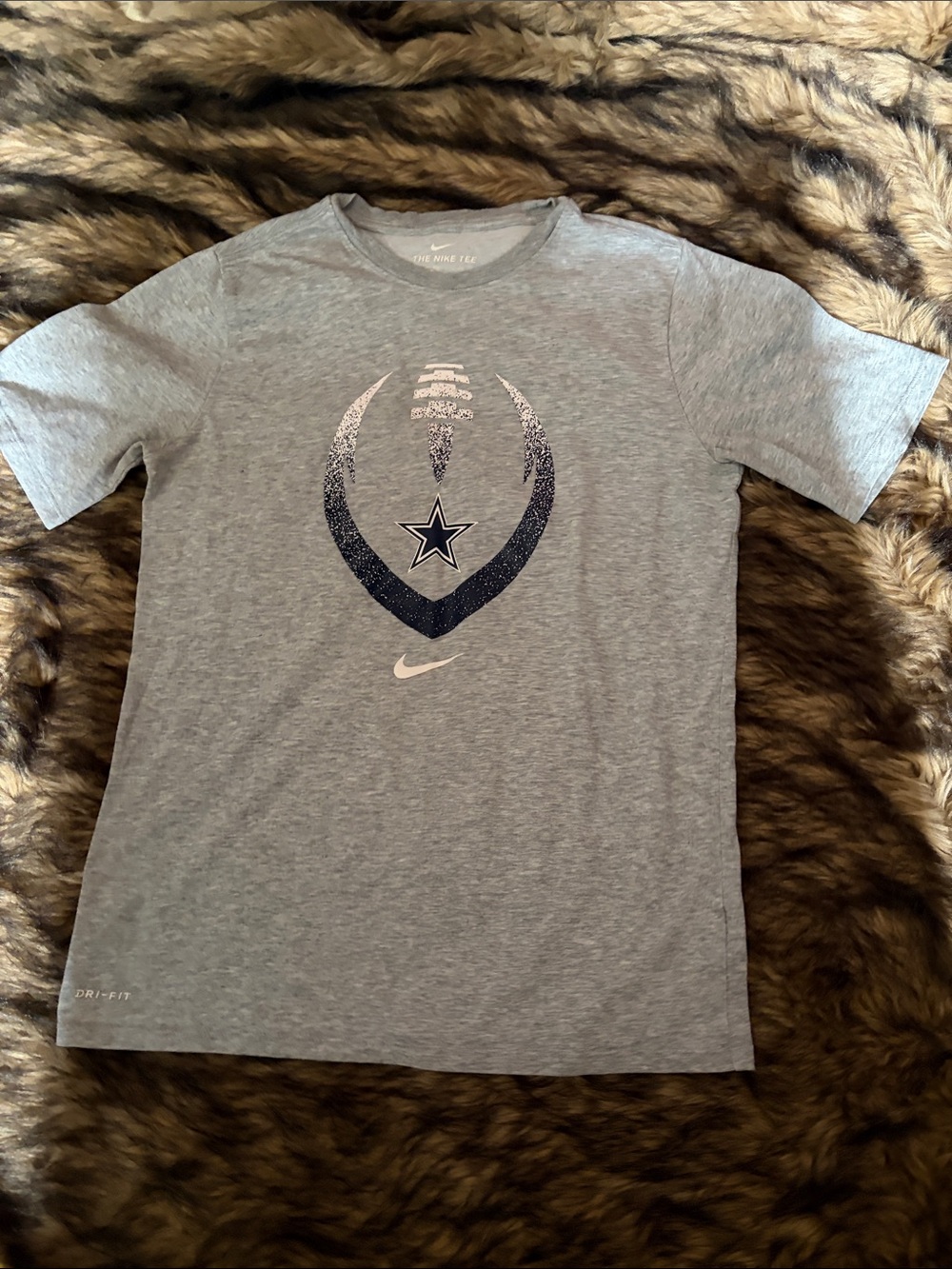 Nike Gray Dallas Cowboys Graphic Short Sleeve Tee Boy’s Size Large